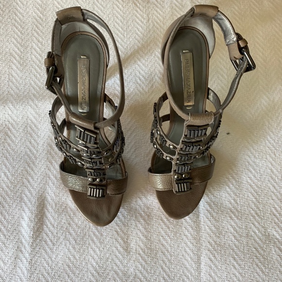 BCBGMaxazria Grey/Stone Leather Platform Heels, size 6.5 - Picture 6 of 8